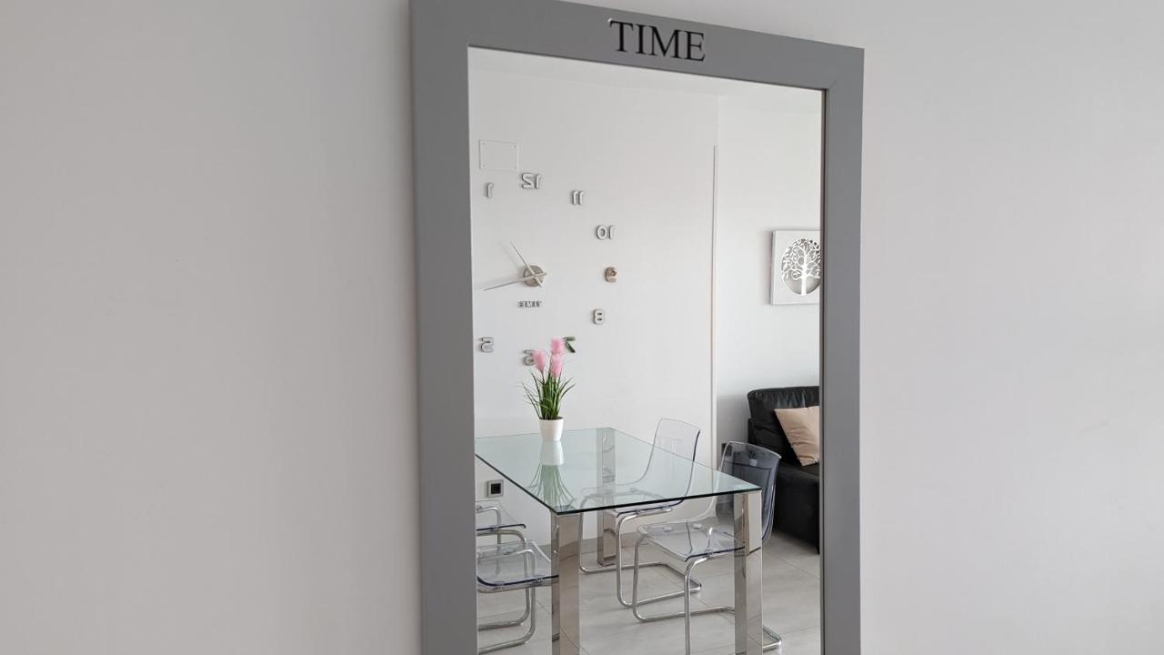 Sunset Waves Lovely Apartment بينايدورم المظهر الخارجي الصورة
