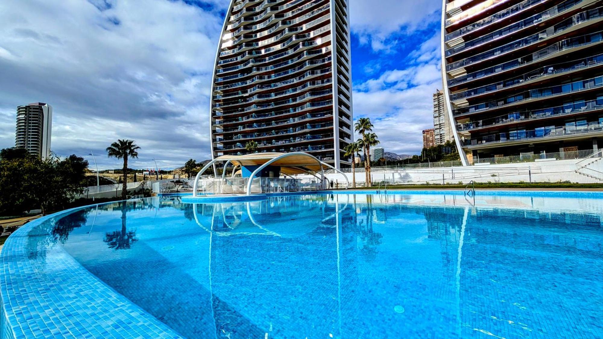Sunset Waves Lovely Apartment بينايدورم المظهر الخارجي الصورة